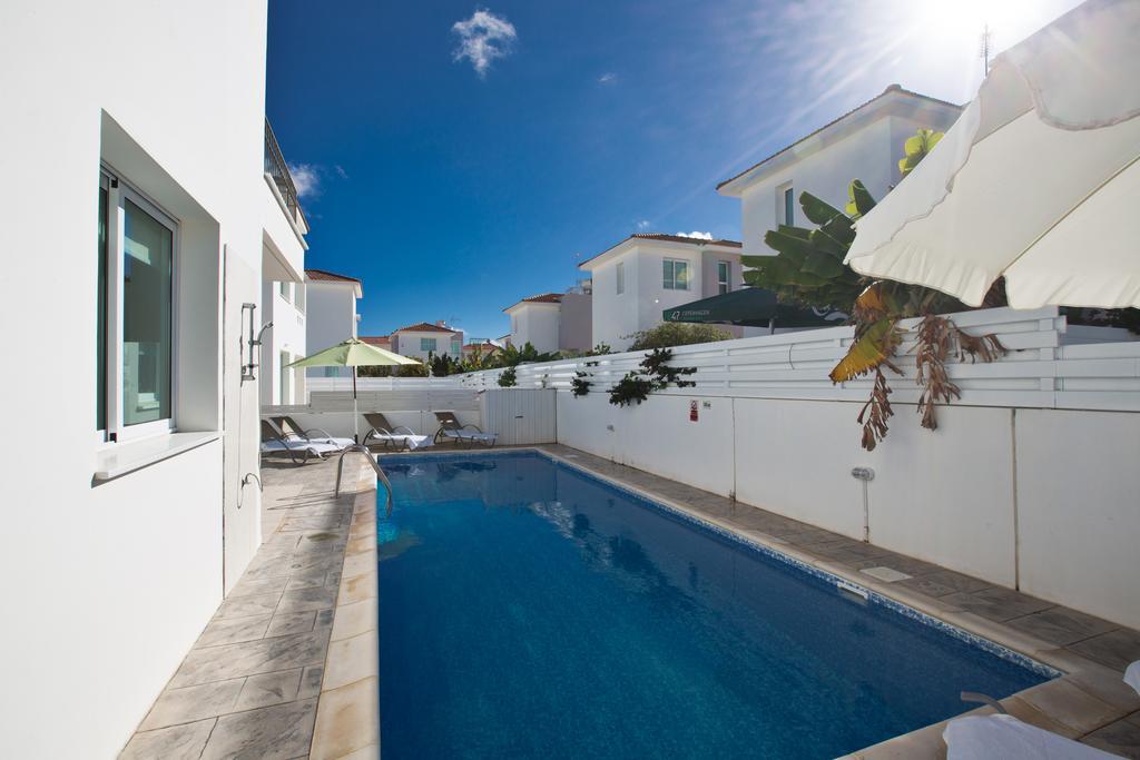 Avra Villas باراليمني الغرفة الصورة