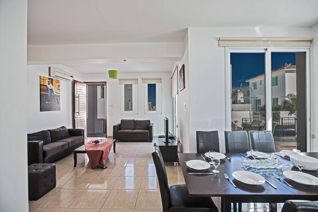 Avra Villas باراليمني الغرفة الصورة