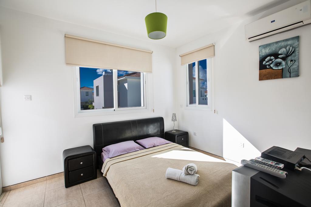 Avra Villas باراليمني الغرفة الصورة